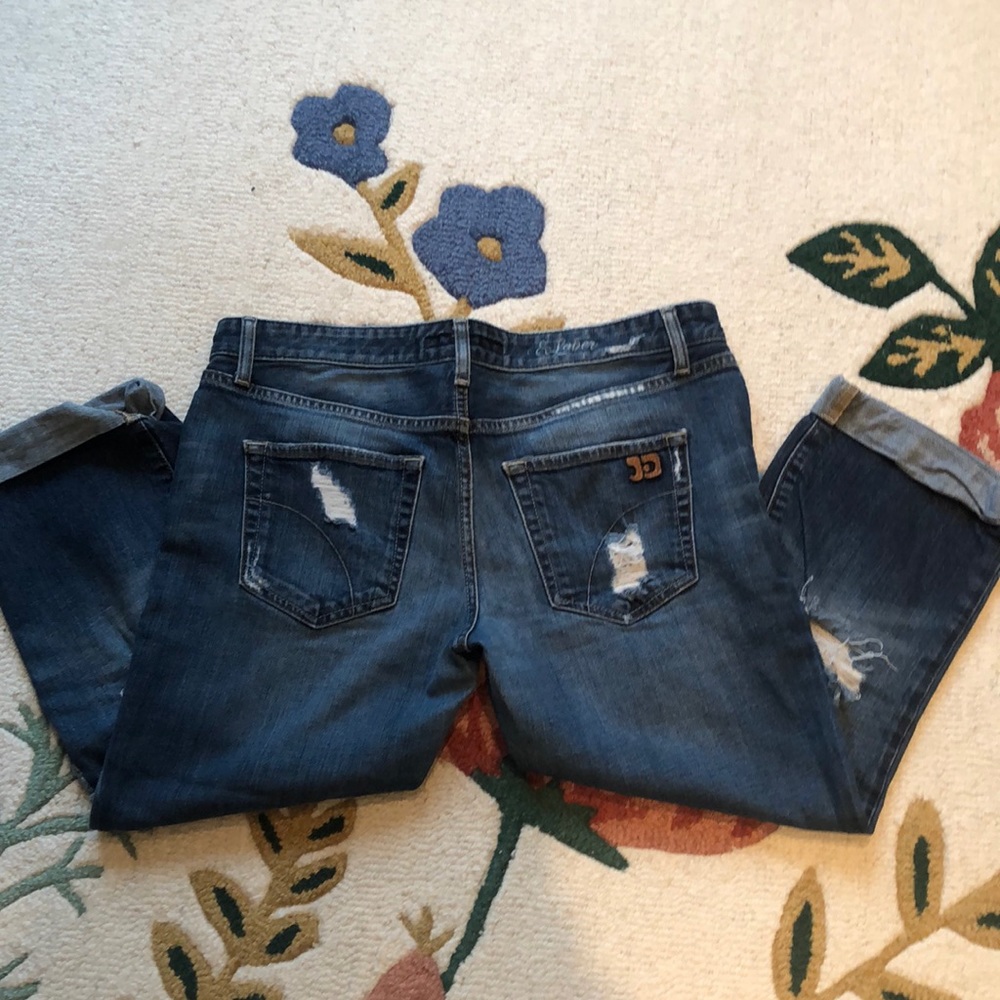 SOLD Joe’s Jeans Size 29 “Cropped Ex-Lover” Fit Medium Blue Like New Condition!